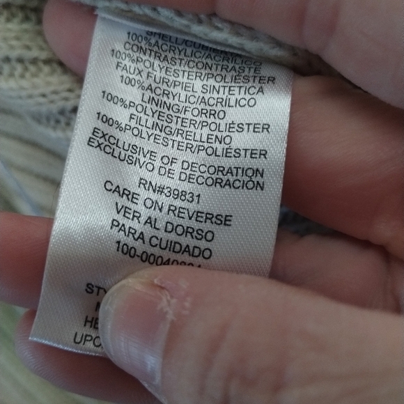 Xoxo women's knitted quilted size medium vest with faux fur - Picture 9 of 9